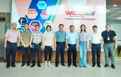 江西鷹潭高新區(qū)黨工委書(shū)記周谷昌一行蒞臨偉強(qiáng)集團(tuán)考察